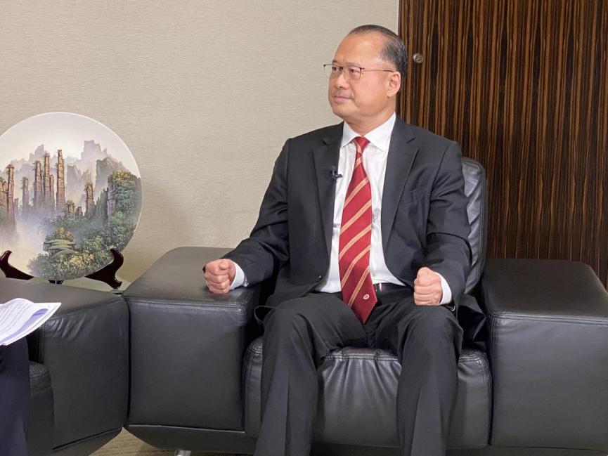 香港中华总商会会长蔡冠深,香港新华集团董事长蔡冠深