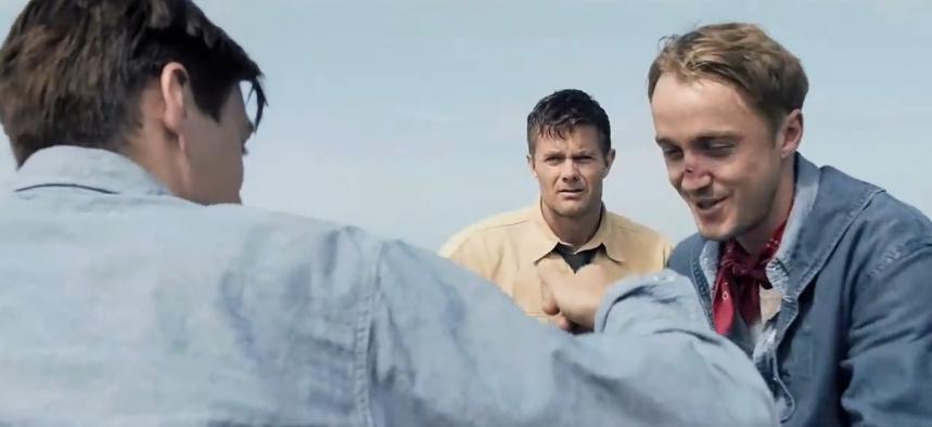 士兵被困海岛上,士兵被困在海上吃鲨鱼