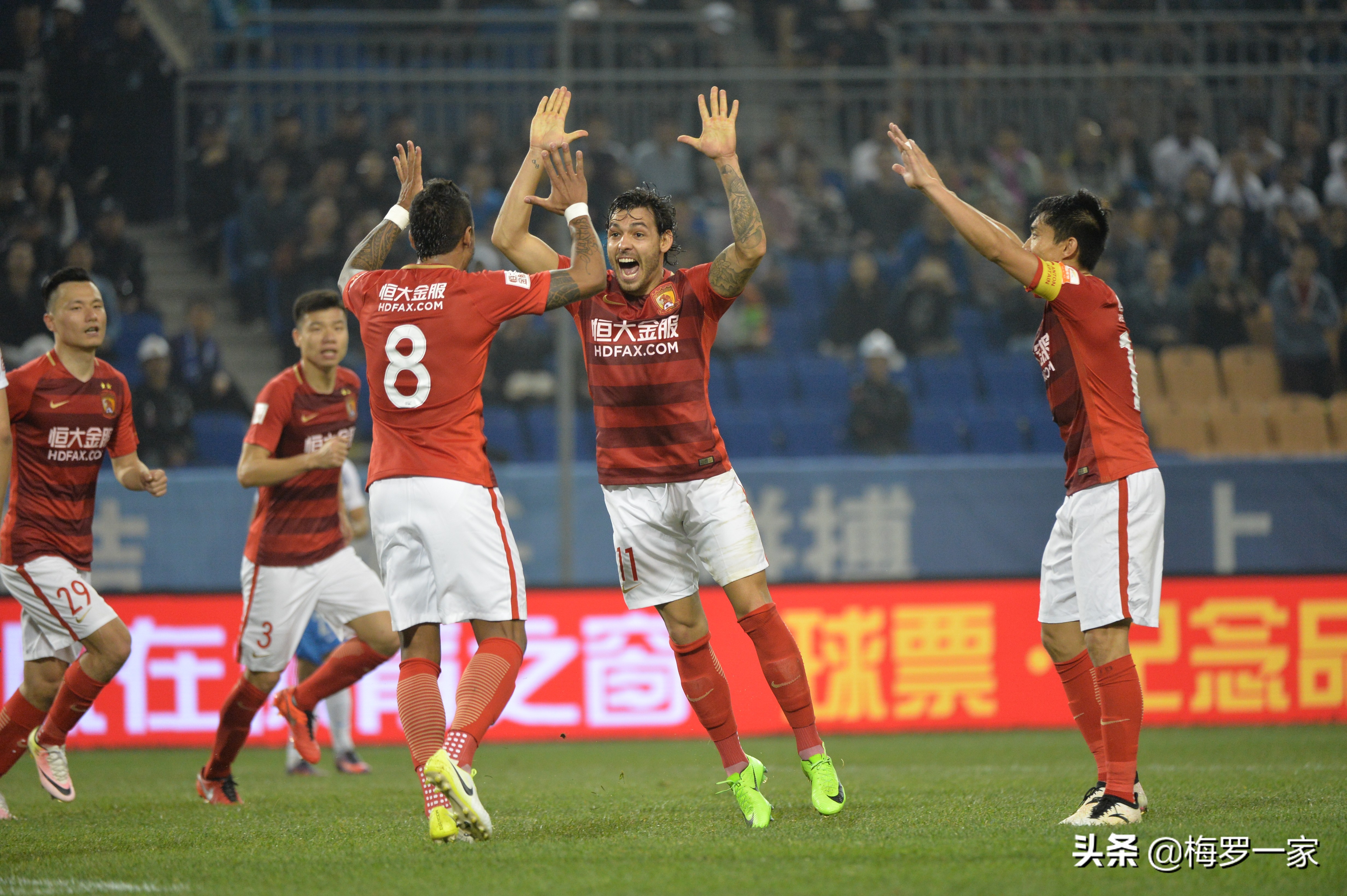 国足要怎么样才能出线12强,中国国足球员得知晋级18强