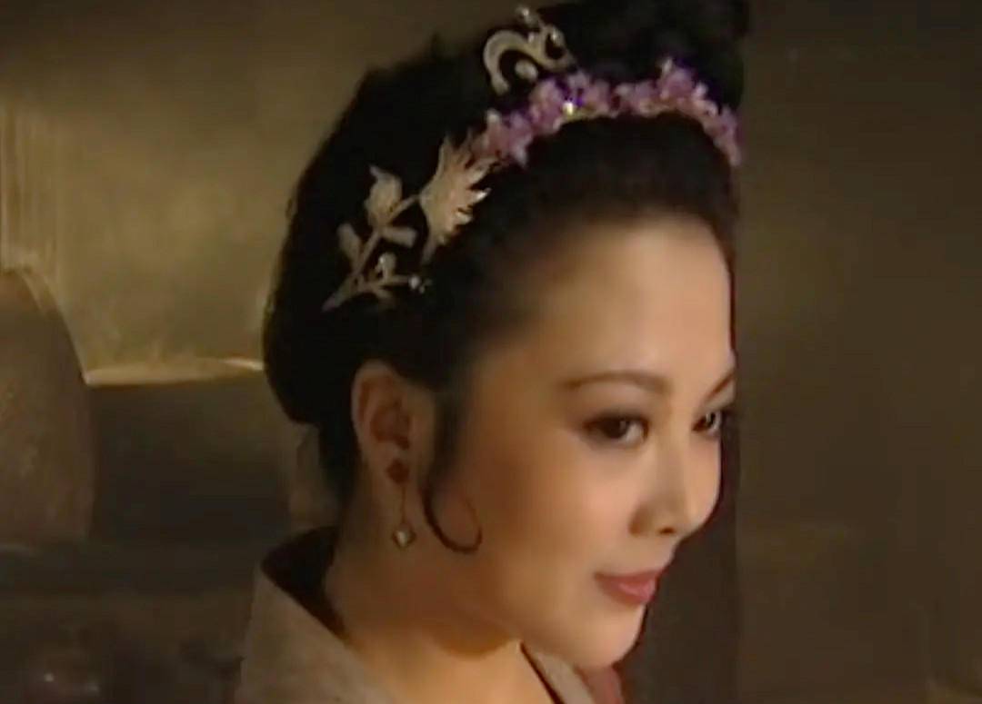 出道35年,28岁成名的2段婚姻