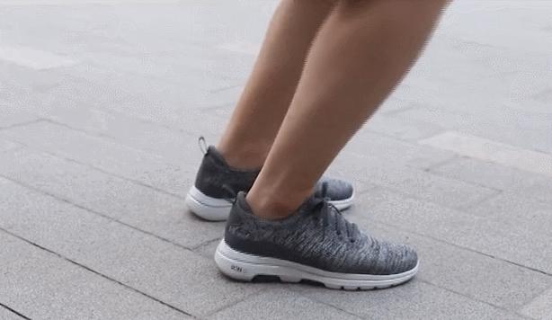 车轮*力暴**测评！小米有品国货对比洋牌斯凯奇，看哪双还能穿着蹦迪