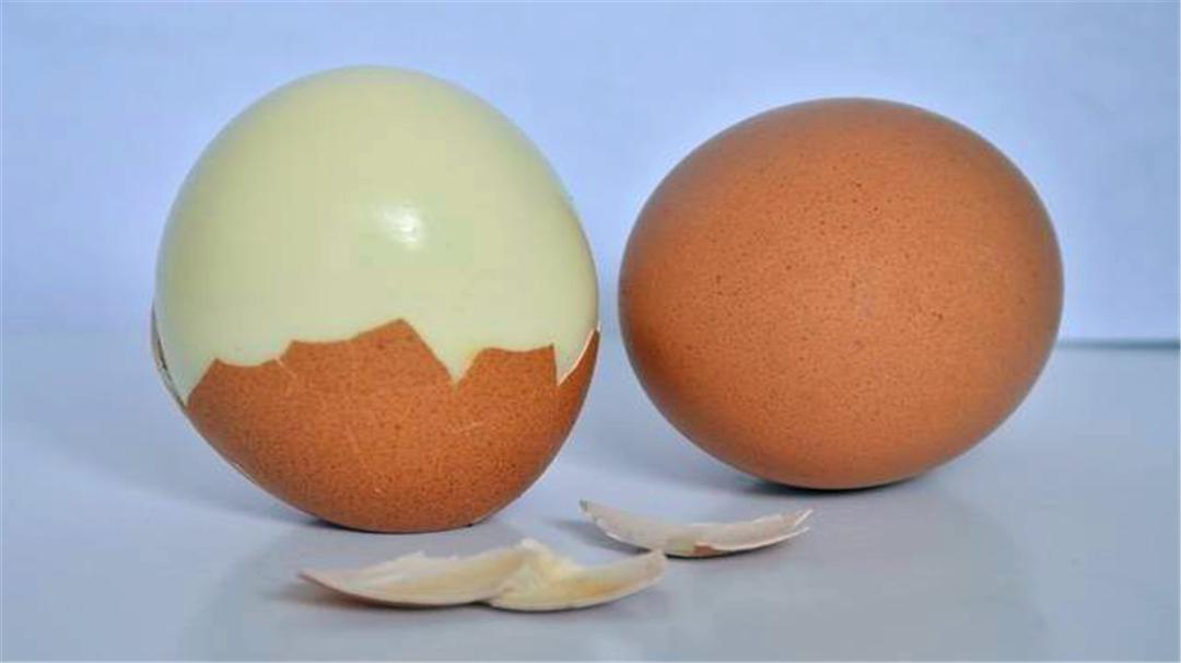 煮鸡蛋好剥壳的正确方法,煮鸡蛋不破壳的秘诀