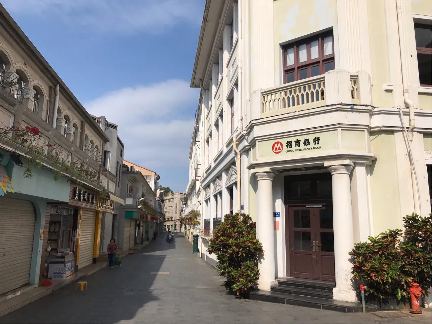 鼓浪屿上有个足球场,鼓浪屿有几个足球场大