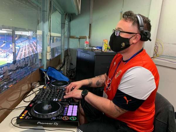 当足球与DJ交织，小球会也演绎着别样的不离与不弃