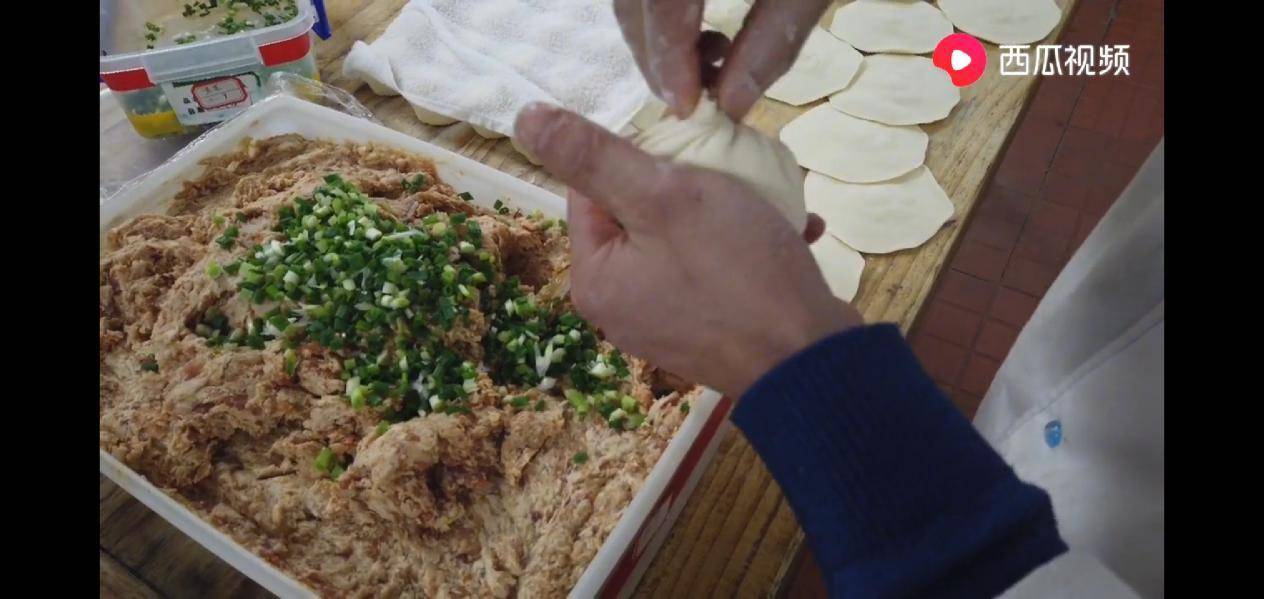 专业师傅做的包子，造型精美像在发光，西瓜视频教你怎么做好吃