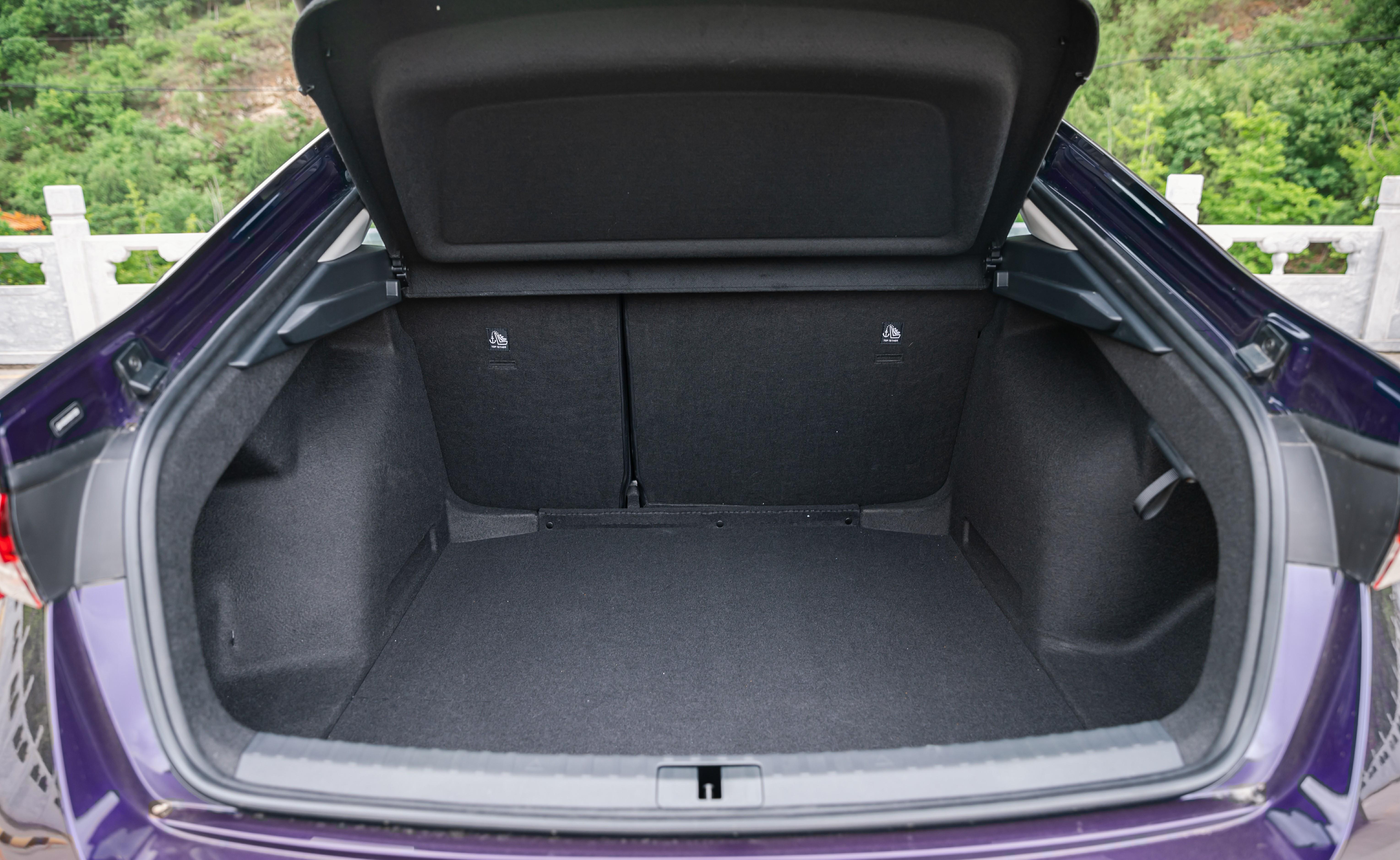 斯柯达明锐1.6和速腾发动机一样吗,斯柯达新明锐和速腾对比