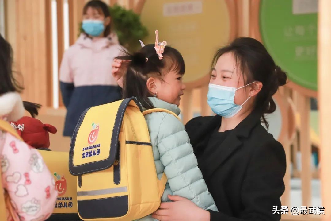 孩子开学生活步入正轨视频,开学后的校园生活