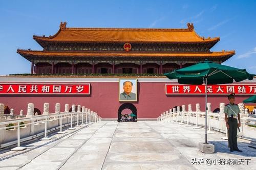 *安门天**重修期间，在屋顶发现金丝楠木“镇楼之宝”，盒中内有玄机