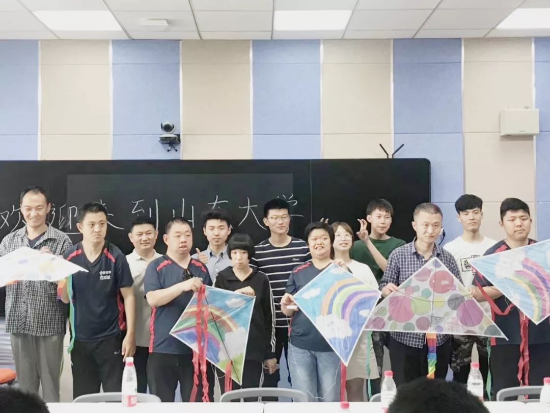 “汇聚爱心，共筑大学梦”---看网教师生将爱与善传递