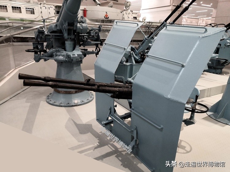 现代军舰装备舰炮,军事博物馆导弹展览品