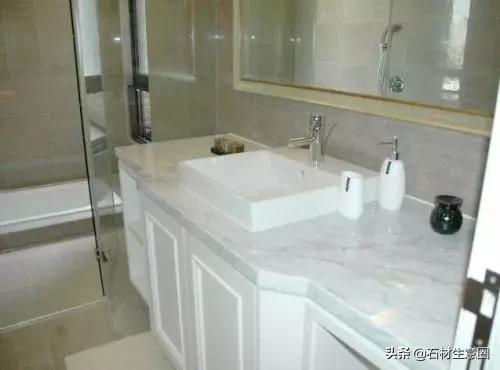 岩板选择卡拉拉塔白还是鱼肚白,卡拉拉白通体大理石