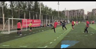 鹿晗生日关晓彤没有表示引网友围观！爱好足球、球技得到足坛大佬范志毅认可的鹿晗可不是一般的“小鲜肉”