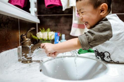 2岁半孩子叛逆不听话怎么教育,2岁不听话叛逆