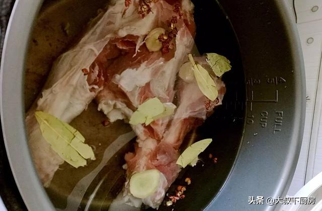香菇胡萝卜木耳羊肉馅馄饨,大葱羊肉馅馄饨正宗做法