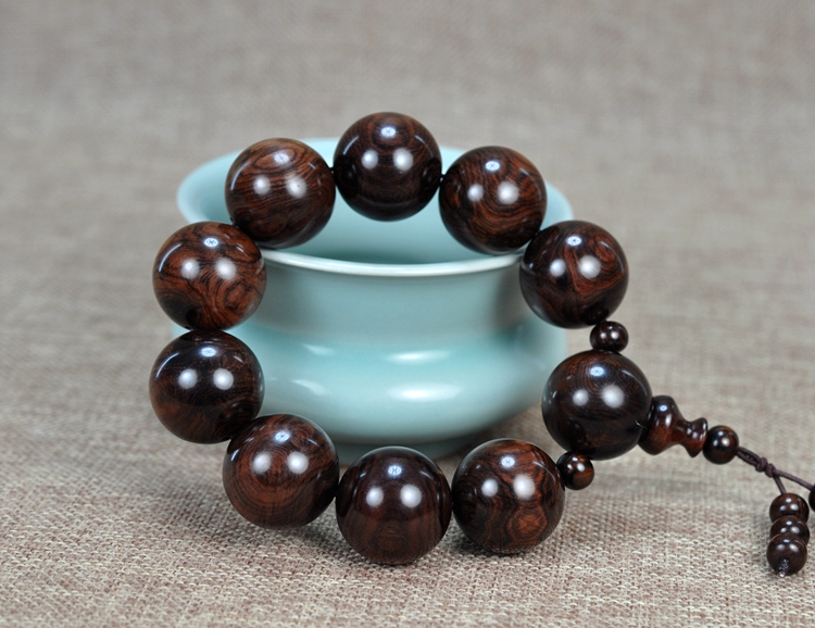 怎样盘黄花梨手串上浆快变亮,黄花梨手串盘玩发涩发粘怎么回事