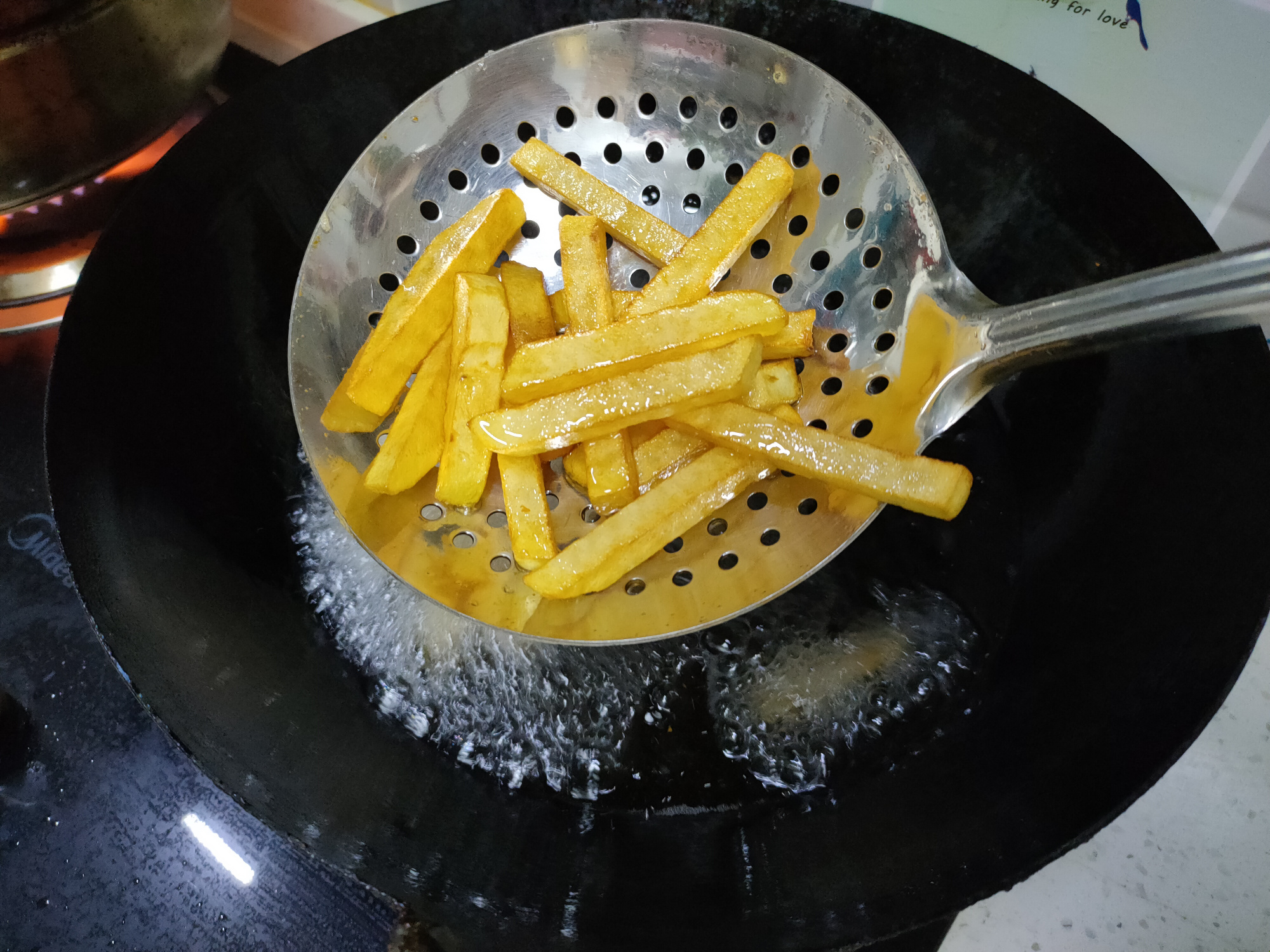 炸薯条需要先冷冻再焯水吗,炸薯条之前需要焯水吗