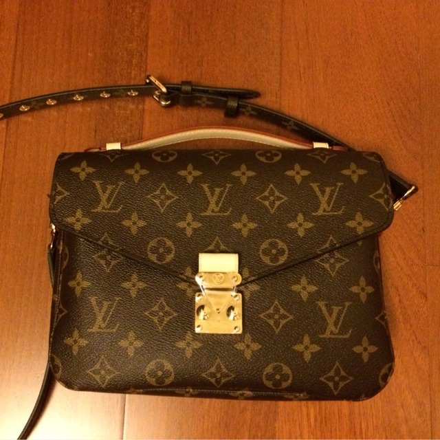 几千块买二手大牌包,几百块钱买的金表掉色吗