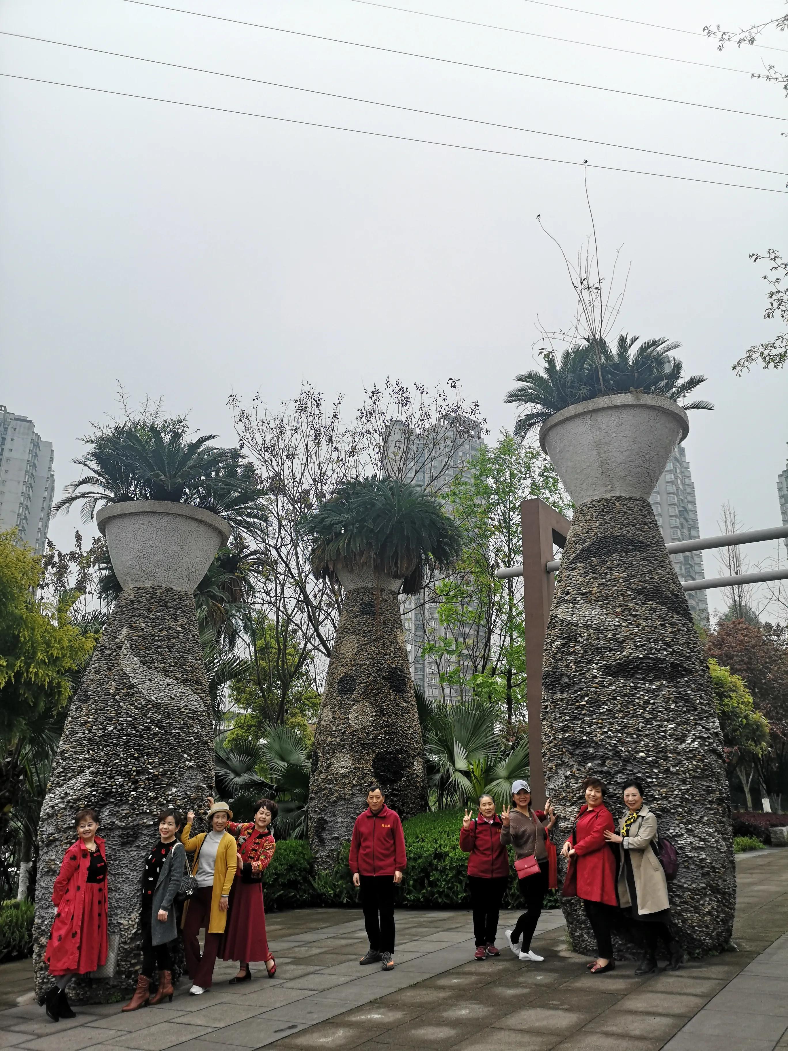 春游和姐妹踏青,春游踏青姐妹拍照