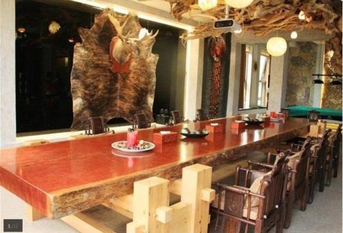 成都土豪50岁娶媳妇，聘礼给70吨，整整5卡车，漂洋过海太浩大