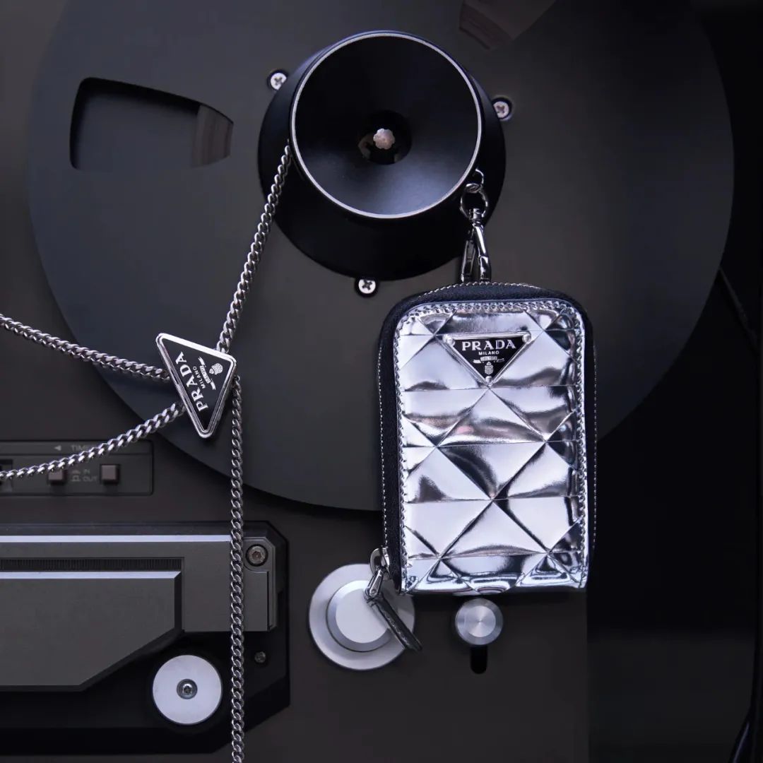 情侣送礼物不应该送什么,情侣之间送礼物不对等