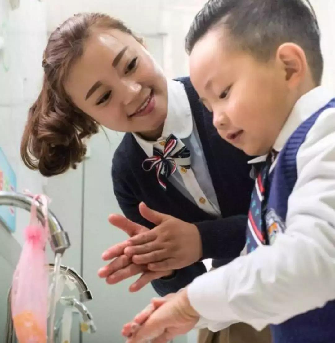 夏季小孩能剃光头光脚吗,孩子夏天到底能不能吃冰啊