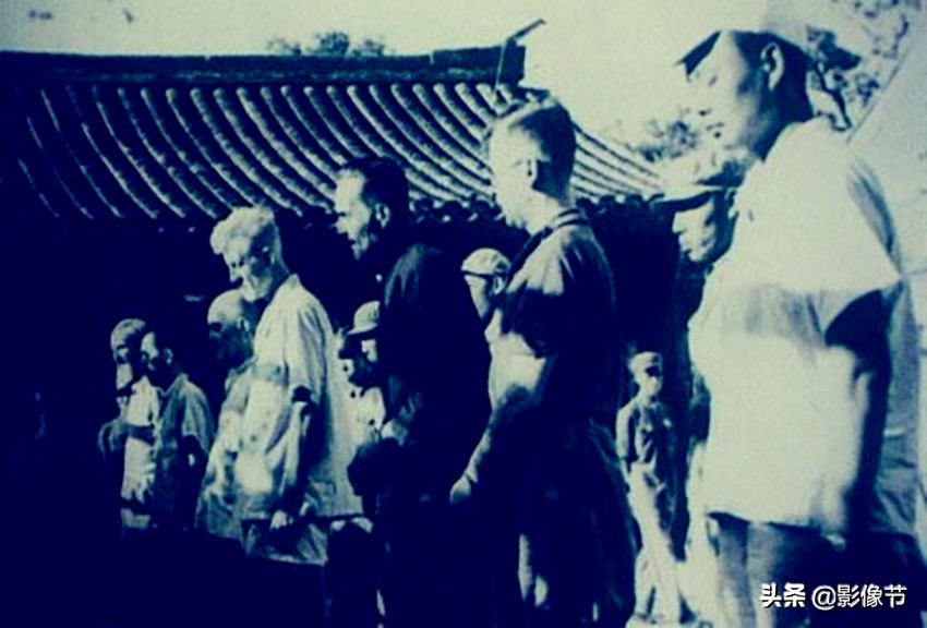 为何这部反特片的背景从国庆改到劳动节，又从劳动节改回国庆？