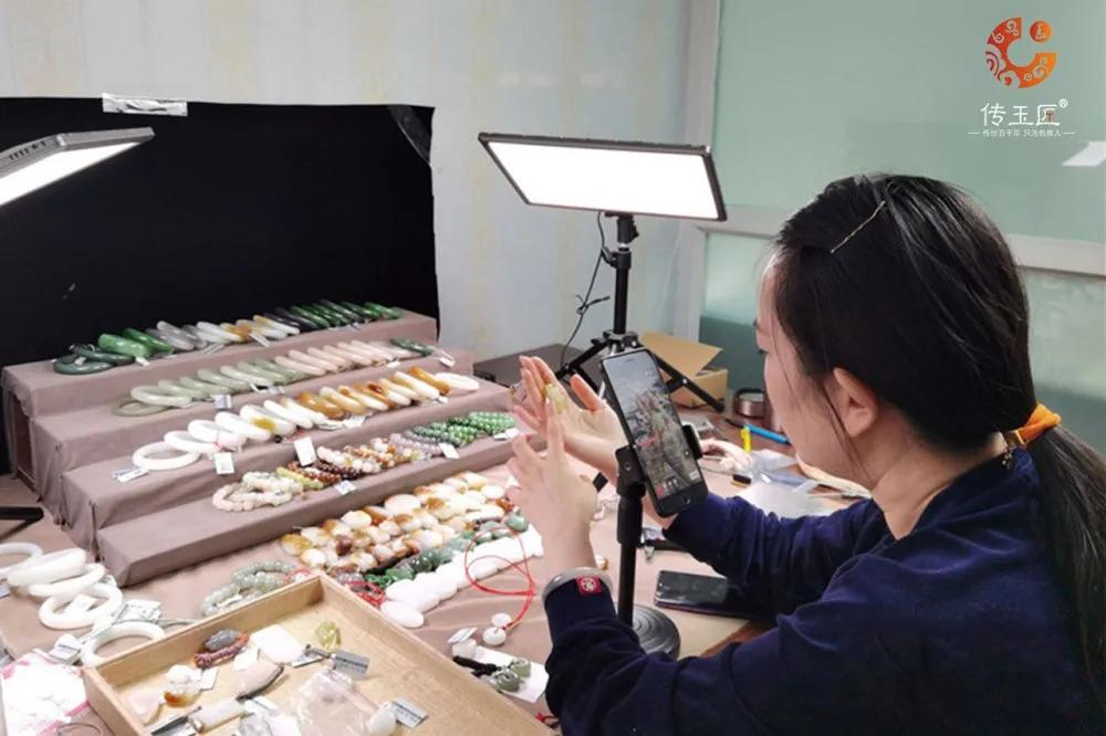 和田玉水中采直播,和田玉水里捞直播