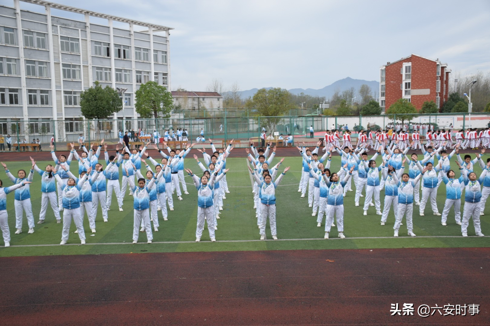 天峰中学运动会,2019年新一中田径运动会开幕式