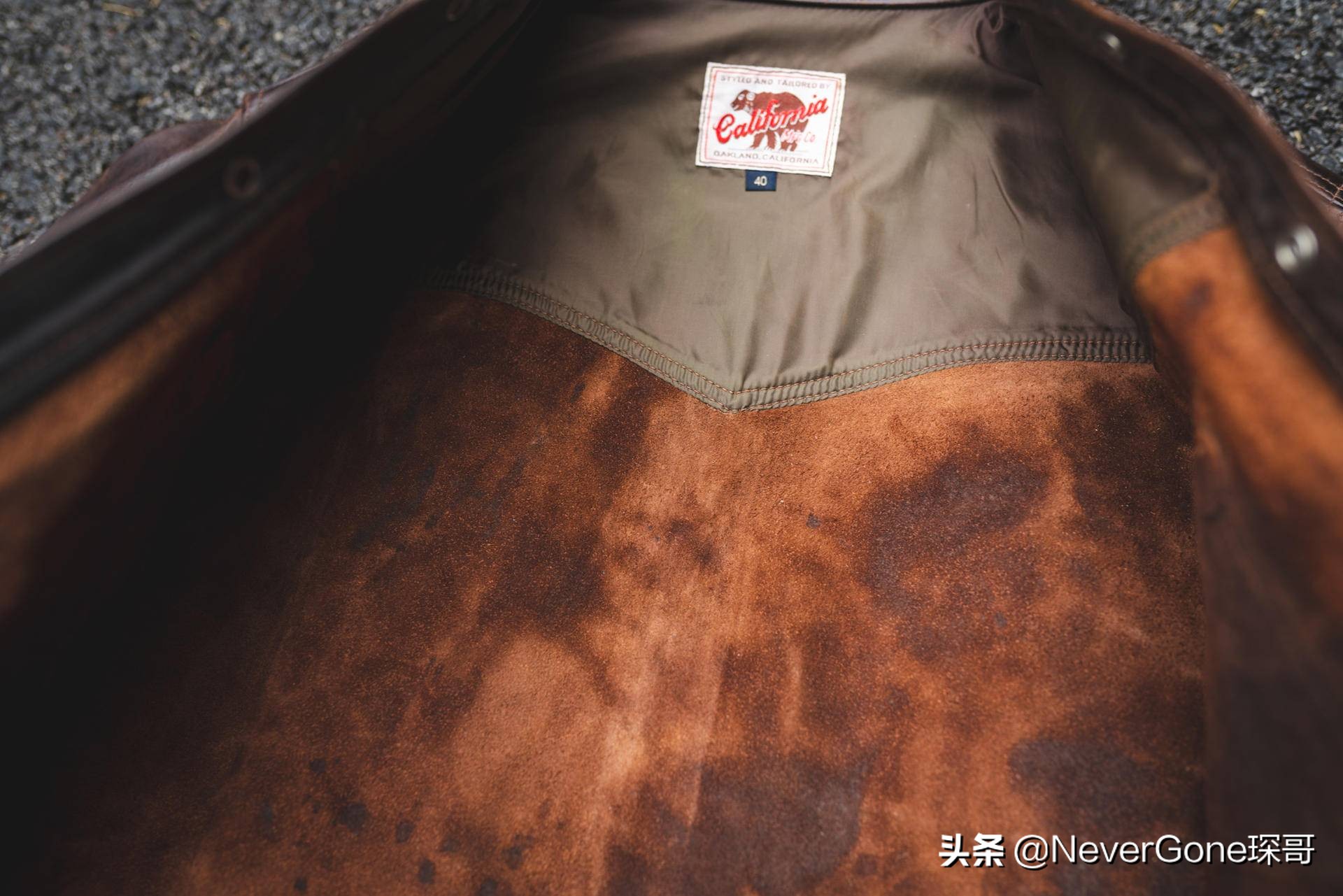 一件美特斯邦威衬衫,一件橘色衬衣