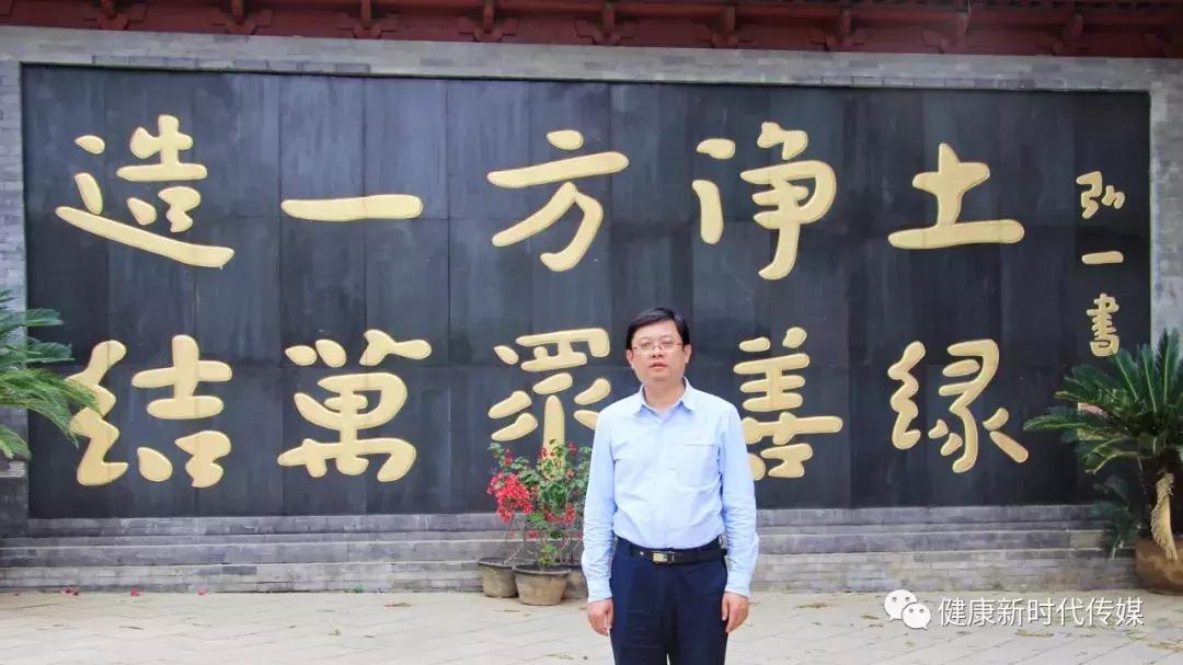 【医・人物】“锋行者”魏多刚执刀除疾挥毫抒怀