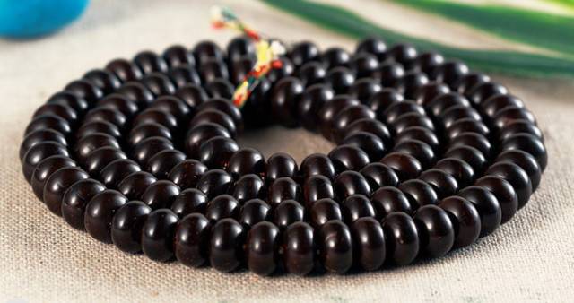 文玩手串刚开始买哪个比较好,新手最适合入手的文玩手串价位