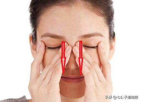 这4步按摩的方法助你面瘫康复，每天做两遍，挽回灿烂的笑脸