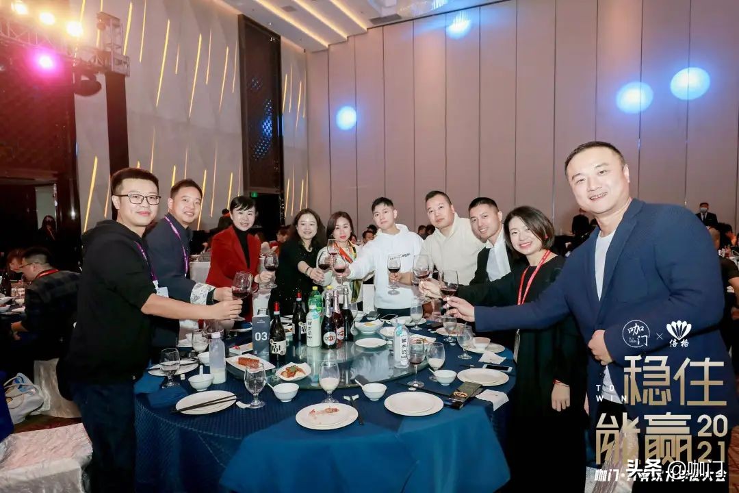 奈雪的茶和星巴克为什么在一起,星巴克咖啡和奈雪的茶