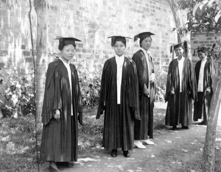 日军攻陷南京，妇女惨遭凌辱，严歌苓：《金陵十三钗》非写不可