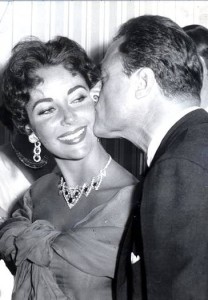 伊丽莎白泰勒珠宝片段,伊丽莎白泰勒和她收藏的300件珠宝