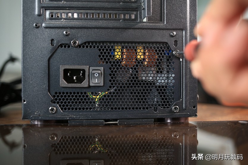 电脑无故重启是固态硬盘坏了吗,电脑无故重启是硬盘坏了么