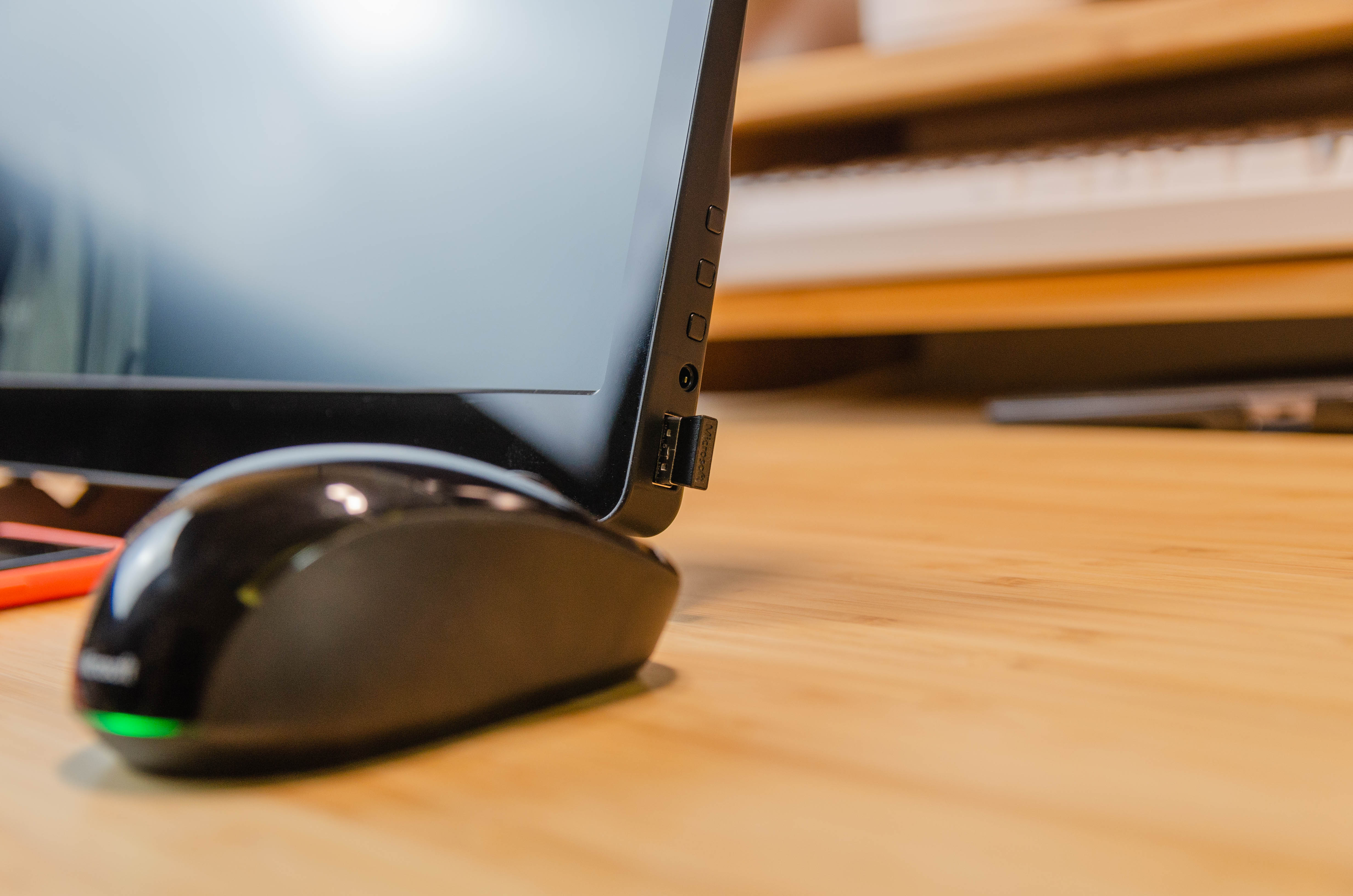 不要NUC、Mini-STX，一部手机+便携屏完成极致口袋办公