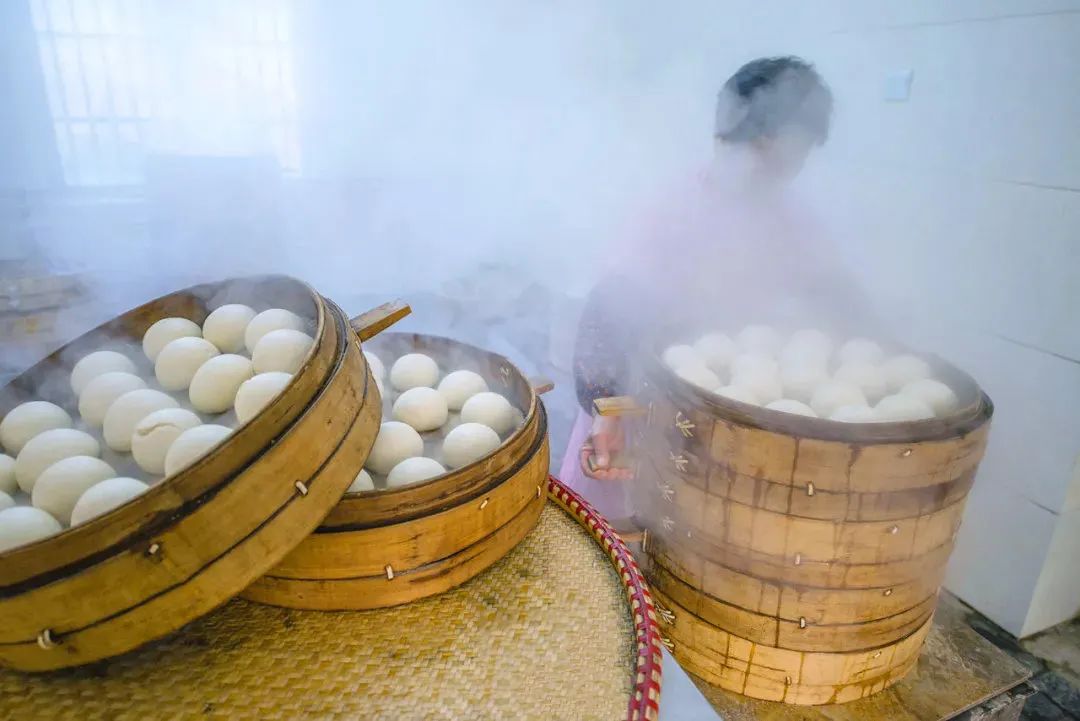 还没想好国庆去哪？自驾2.5小时，在秋日里泡温泉吃美食