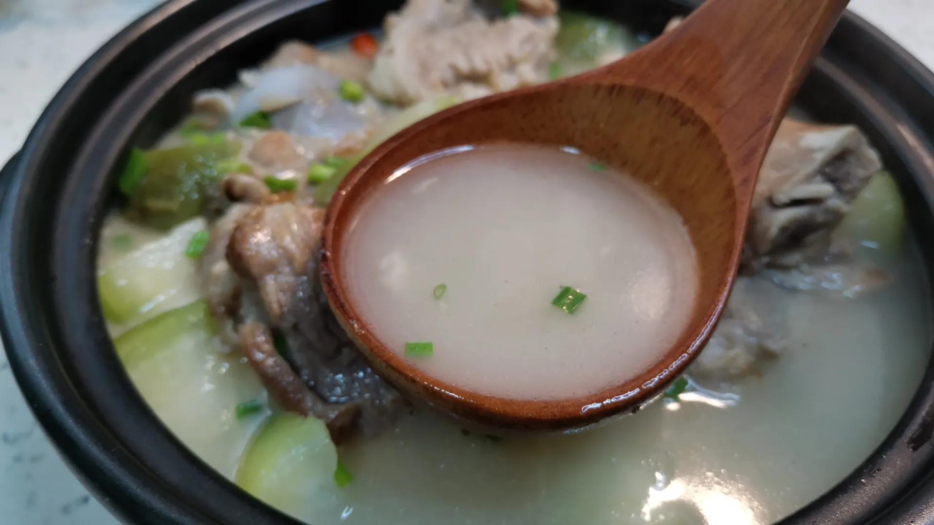 骨头汤怎么炖出奶白,骨头汤怎么熬成奶白色的