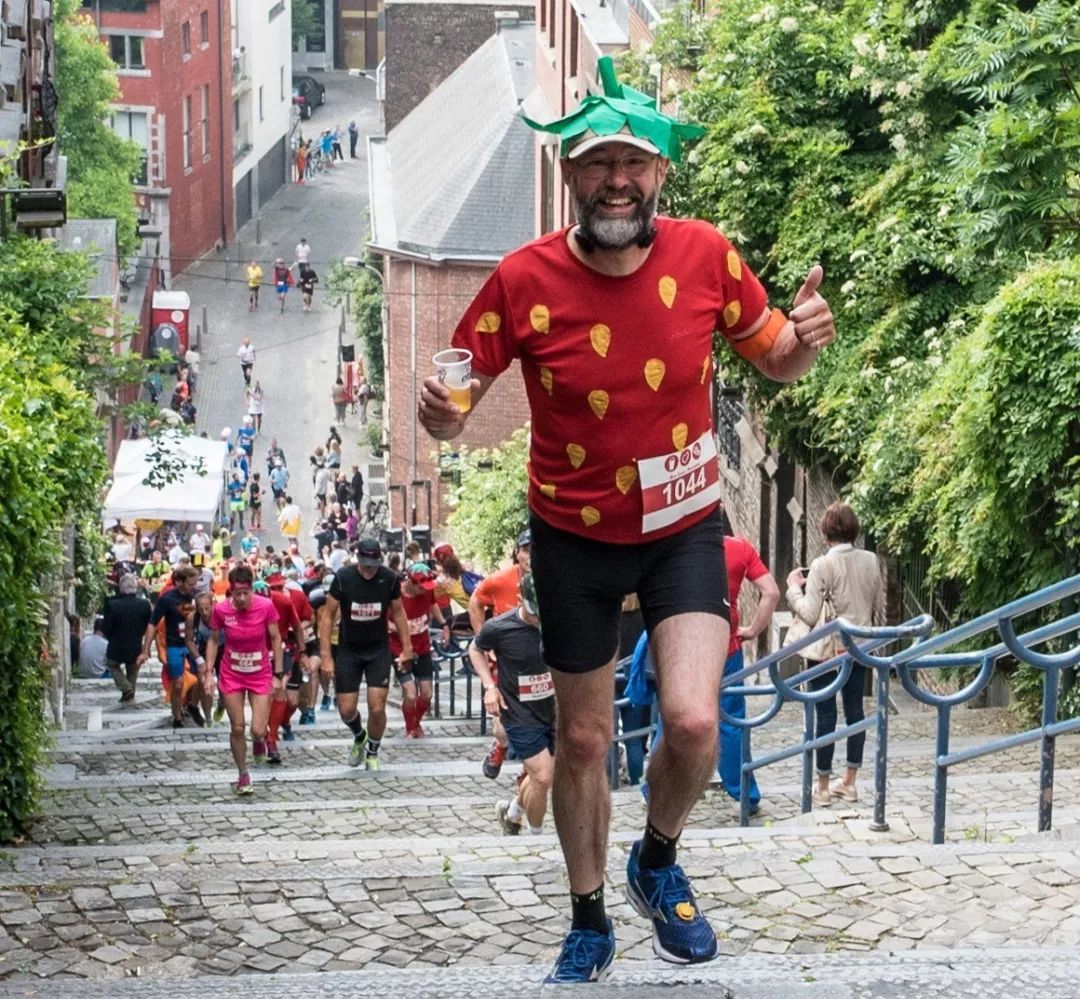 啤酒和饮料哪个健康,运动中喝啤酒好吗