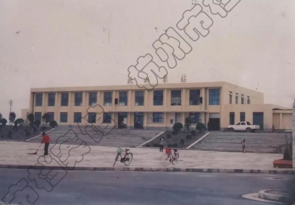 李坤军、叶建英、马锟、李永生丨东南西北，杭州楼市如何＂破茧＂