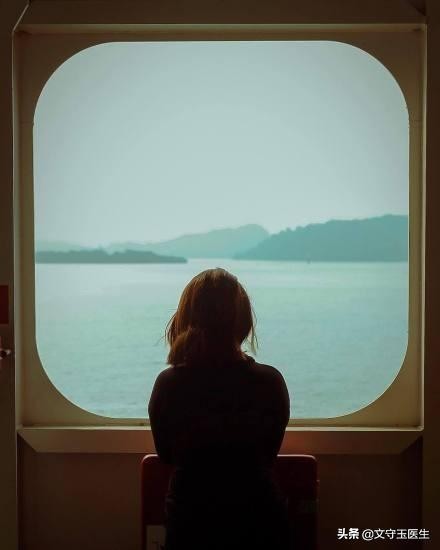 性格比较孤僻的人怎么开导,性格孤僻是什么心理原因