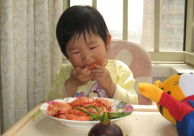 宝宝走亲戚回来拉肚子发烧,走亲戚家吃饭后上吐下泻