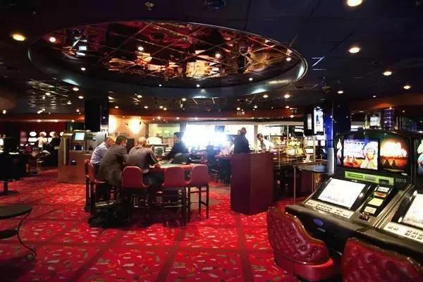 七座超会赚钱的机场“捞金”指南,购物中心学起来