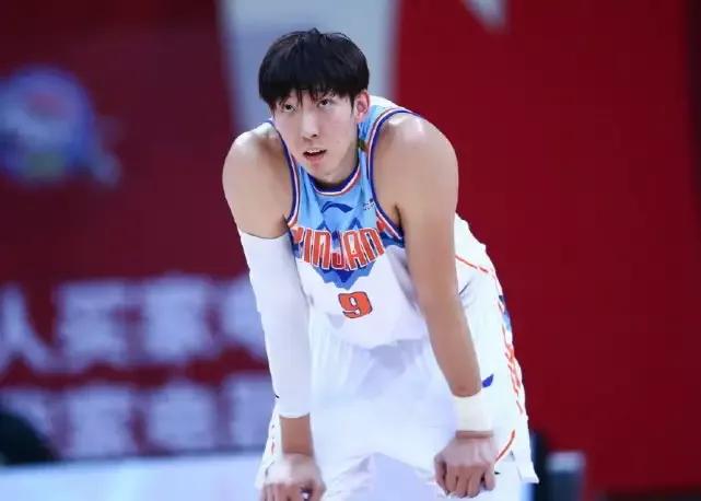 新疆男篮惨败16分,阿的江打球