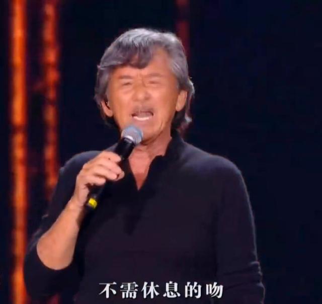 大湾区王菲出场谢霆锋表现,谢霆锋看王菲演唱会的视频