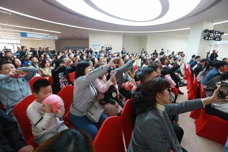 首届“国际医学杯”少儿绘画大赛颁奖典礼成功举办