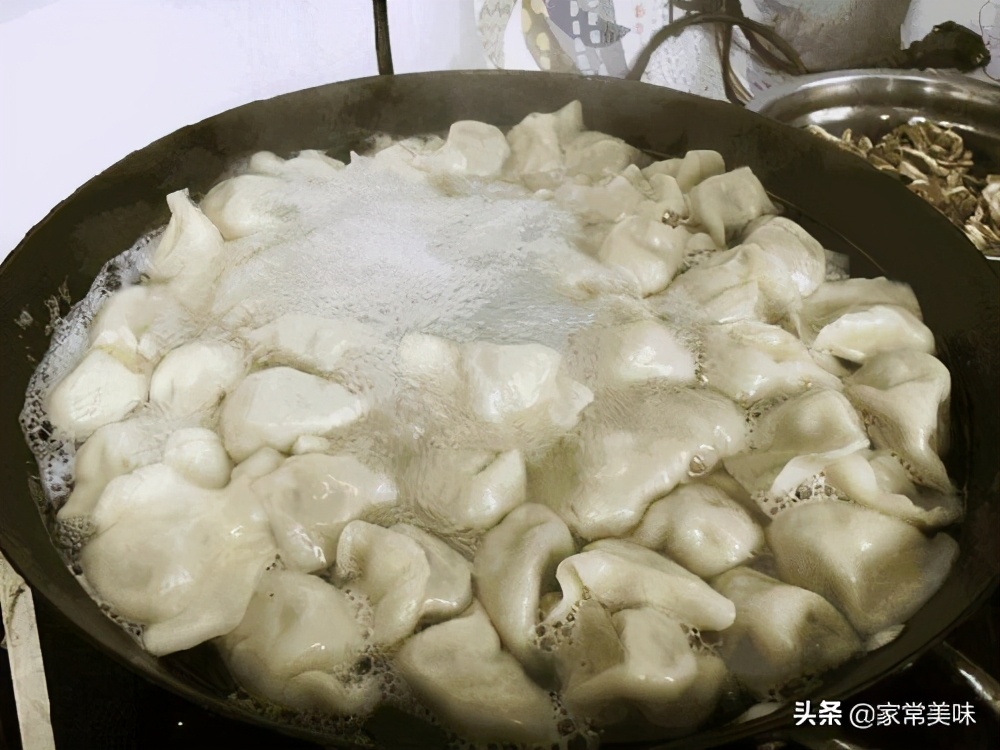 速冻饺子怎么煮不粘锅不破皮,有什么办法煮饺子不粘锅