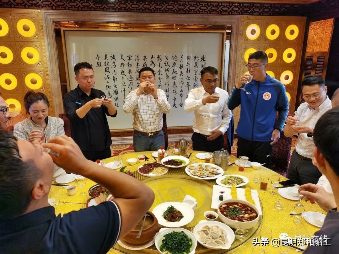 团结拼搏运动会,足球队砥砺前行奋进拼搏