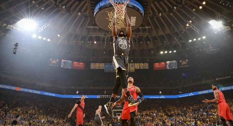 汤普森上半场顶住库里下半场33分,勇士队比赛的视频库里汤普森